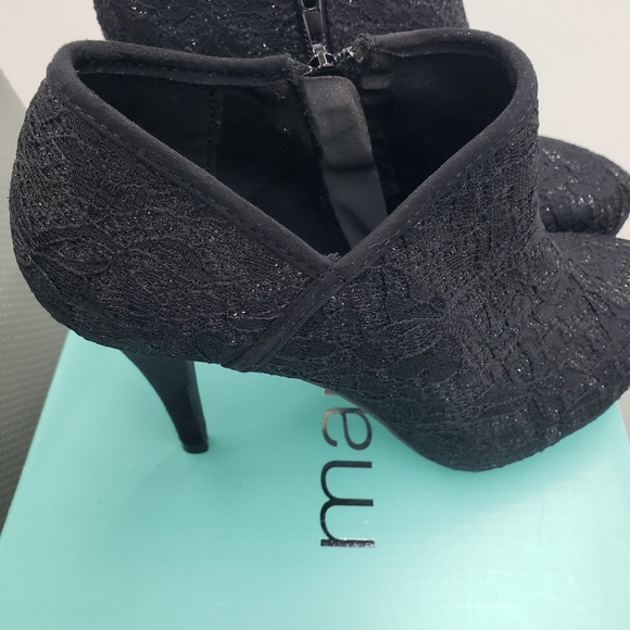 Shoes - Picture 3 of 4